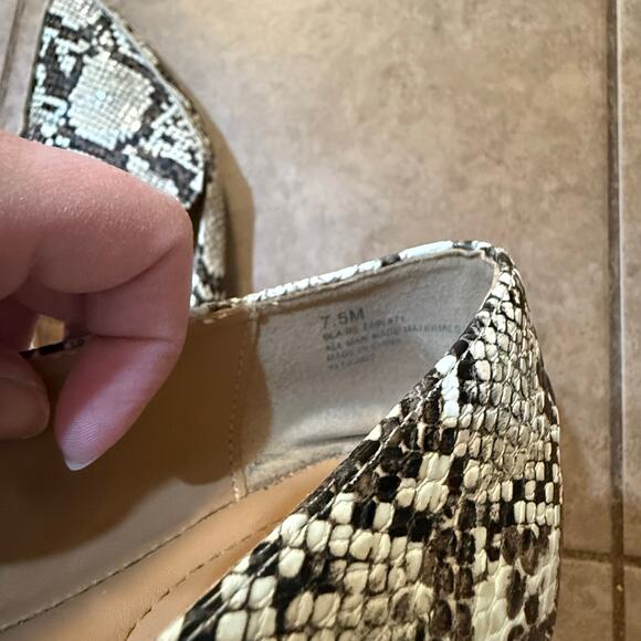 Esprit Women’s 7.5 Faux Snake Skin Pointed Toe Flats - Picture 2 of 9